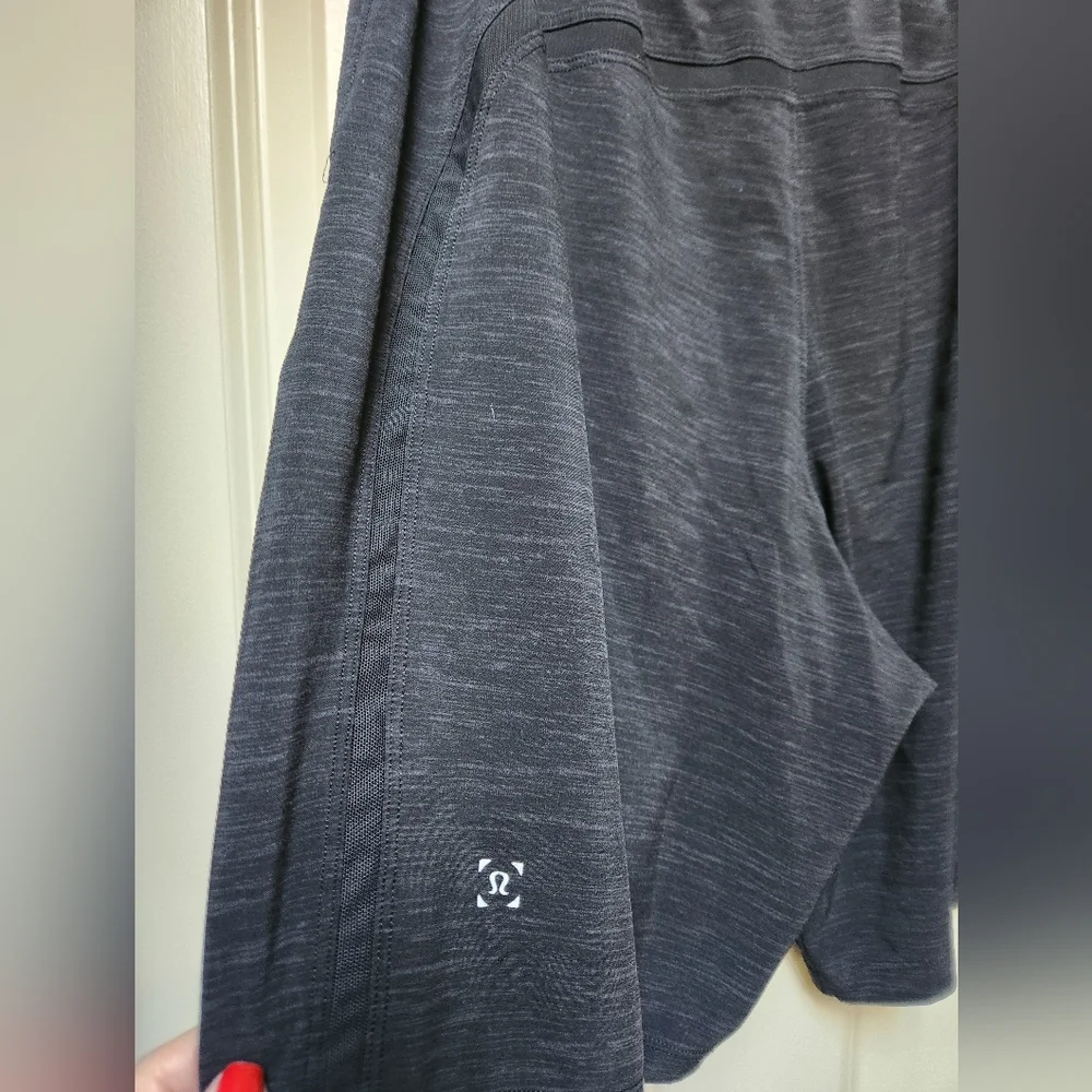 Lululemon Mens Black Shorts, Size Small